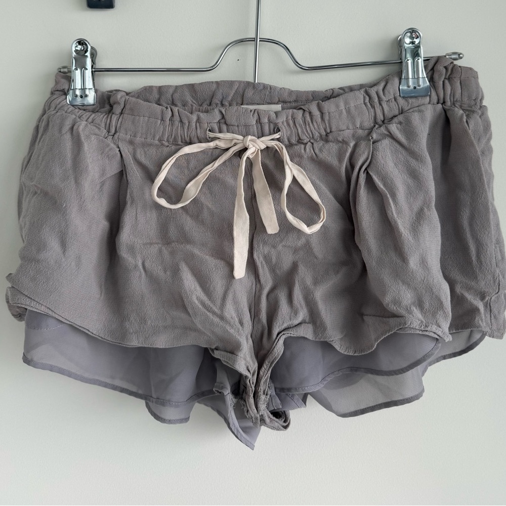 Aritzia Wilfred shorts taupe